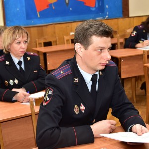ПОЛК ПОКАЗАЛ КАДРЫ